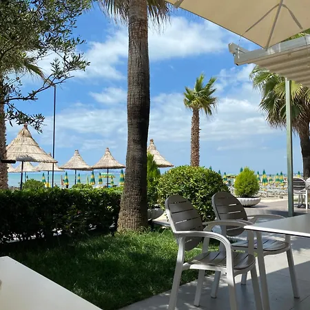 Apartamento Comfy One-bedroom Flat In Golem, 1br, 2 Sofas *