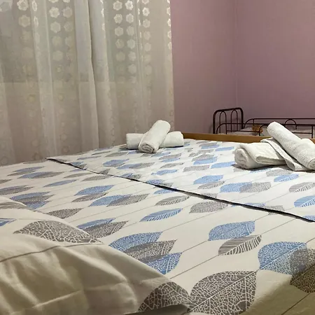 Comfy One-bedroom Flat In Golem, 1br, 2 Sofas