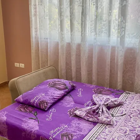 Apartman Comfy One-bedroom Flat In Golem, 1br, 2 Sofas