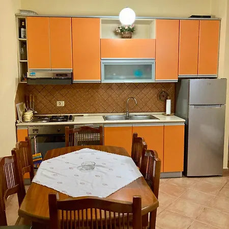 شقة Comfy One-bedroom Flat In Golem, 1br, 2 Sofas