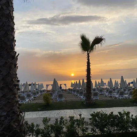 Comfy One-bedroom Flat In Golem, 1br, 2 Sofas *