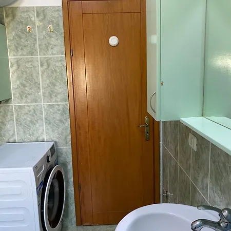 Comfy One-bedroom Flat In Golem, 1br, 2 Sofas 格勒姆