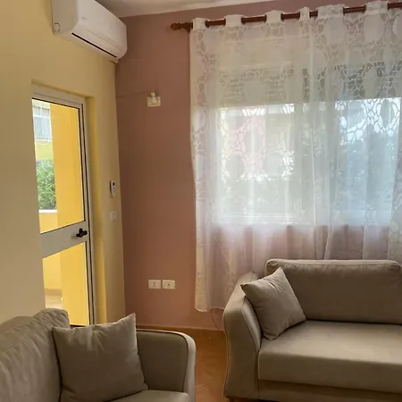 公寓 Comfy One-bedroom Flat In Golem, 1br, 2 Sofas