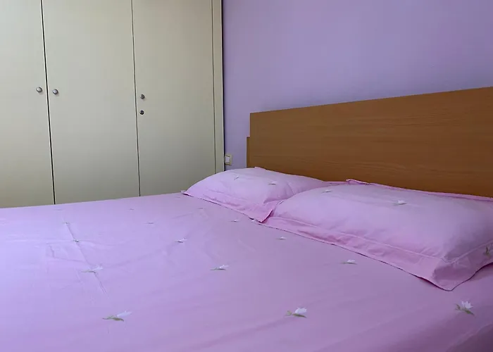 Comfy One-bedroom Flat In Golem, 1br, 2 Sofas Golem