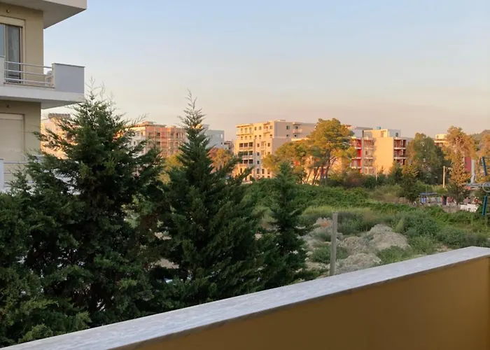 Apartamento Comfy One-bedroom Flat In Golem, 1br, 2 Sofas *